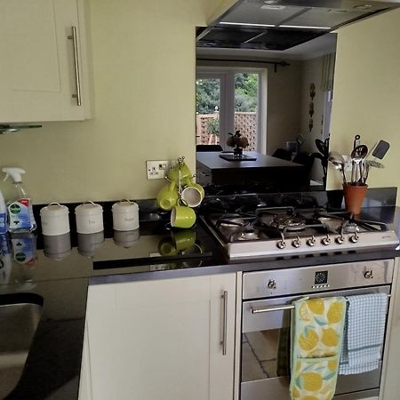 3 Bedroom Cottage In Sunninghill, Ascot Exterior foto